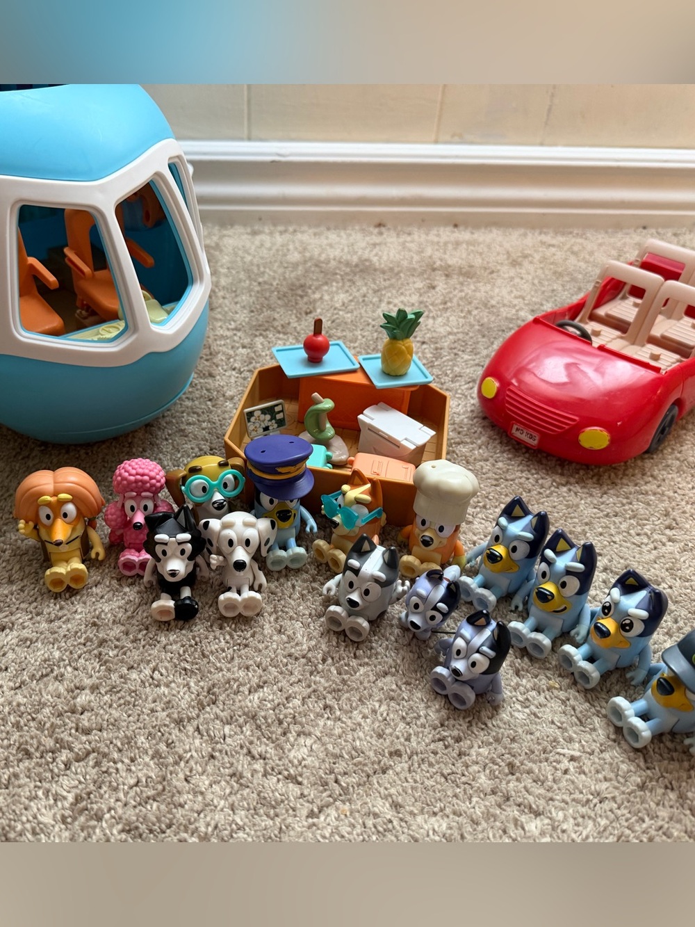 Bluey 3 in 1 transforming plane/ship with convertible Car and friends